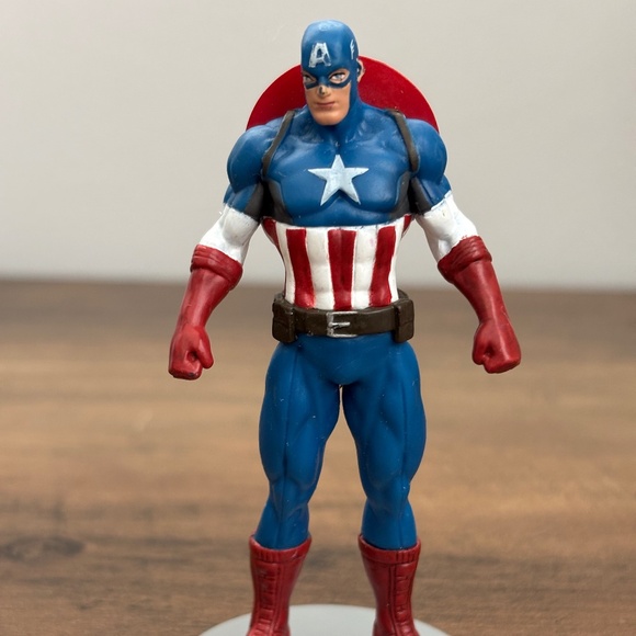 Disney Store Marvel Comics CAPTAIN AMERICA PVC Figure Toy Cake Topper Avengers - Picture 1 of 7